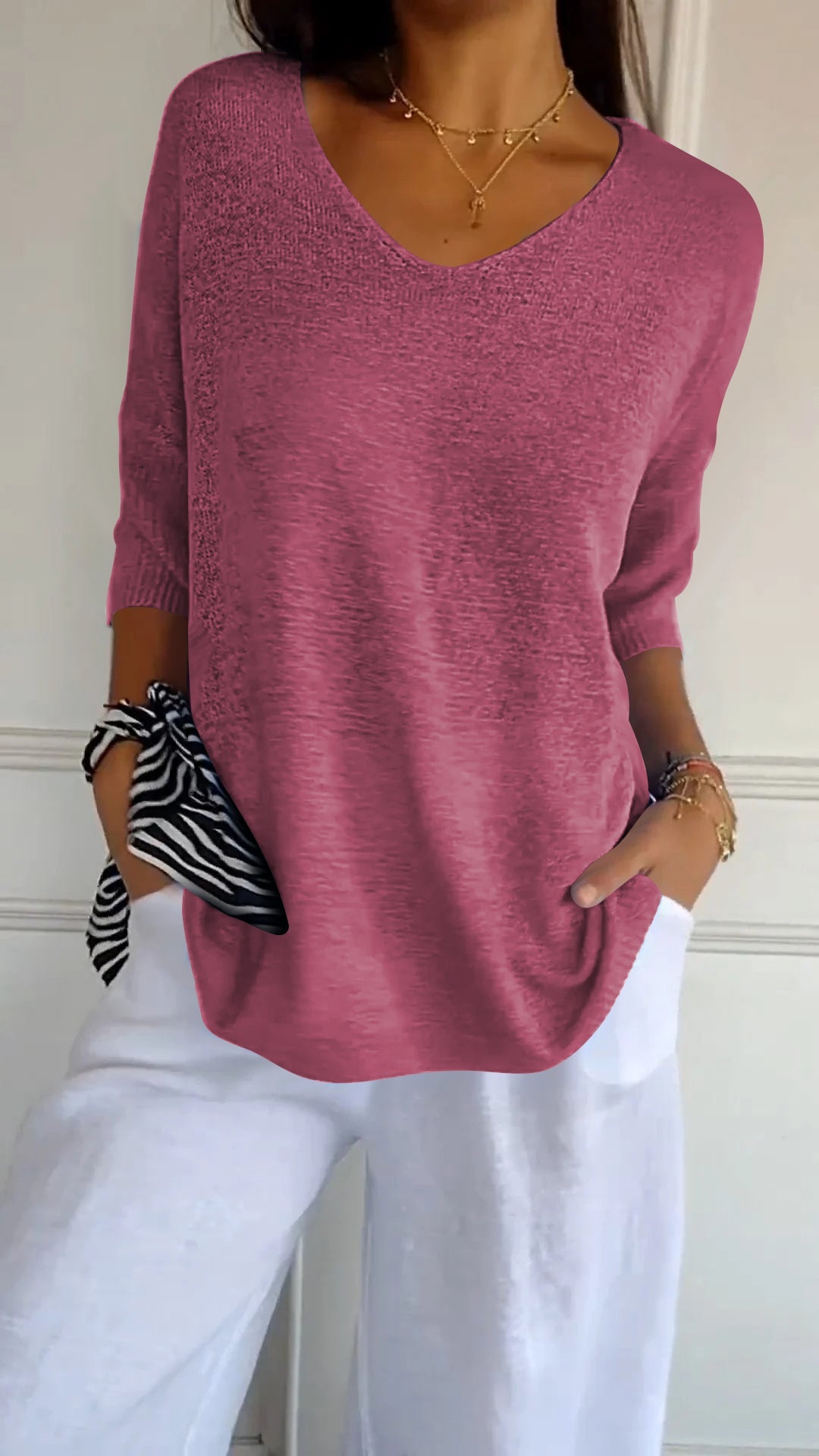 LILITH – V-NECK KNIT TOP