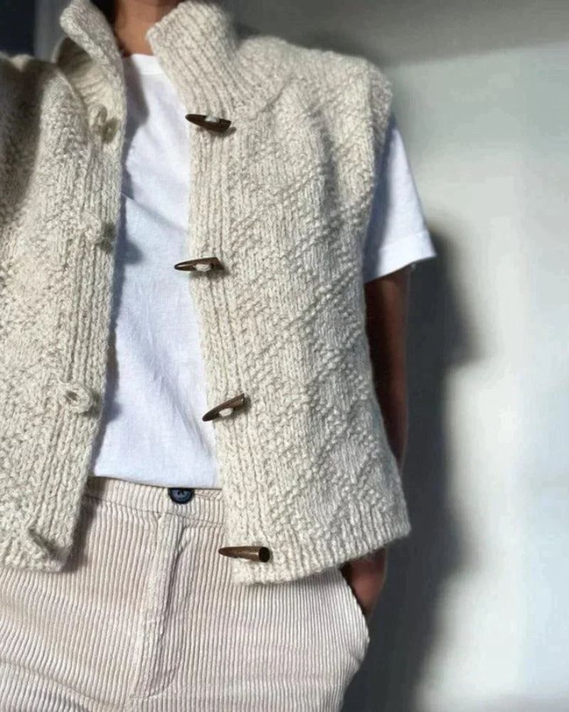 MAEVE – COZY BUTTON-UP KNIT VEST
