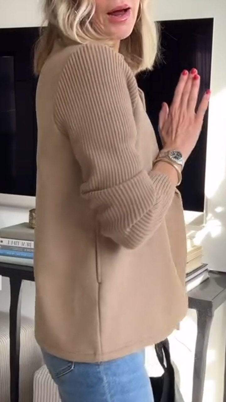 ADRIANA – MODERN DOUBLE-BREASTED KNIT BLAZER