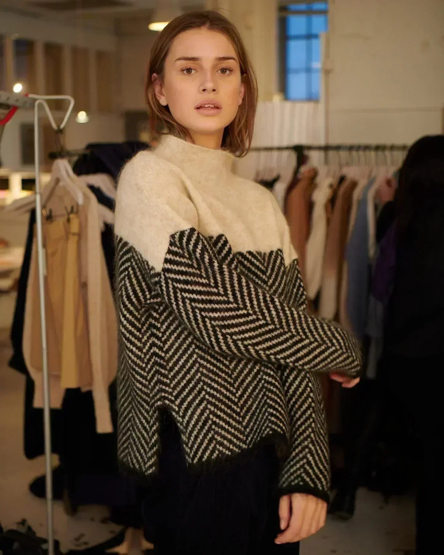 BRIELLE – MODERN ELEGANCE TURTLENECK SWEATER