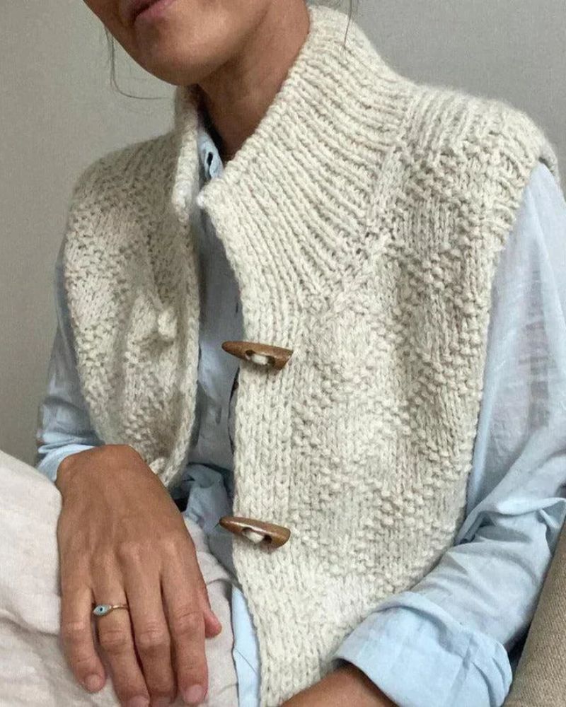 MAEVE – COZY BUTTON-UP KNIT VEST
