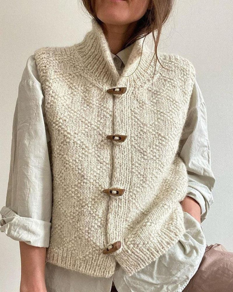 MAEVE – COZY BUTTON-UP KNIT VEST